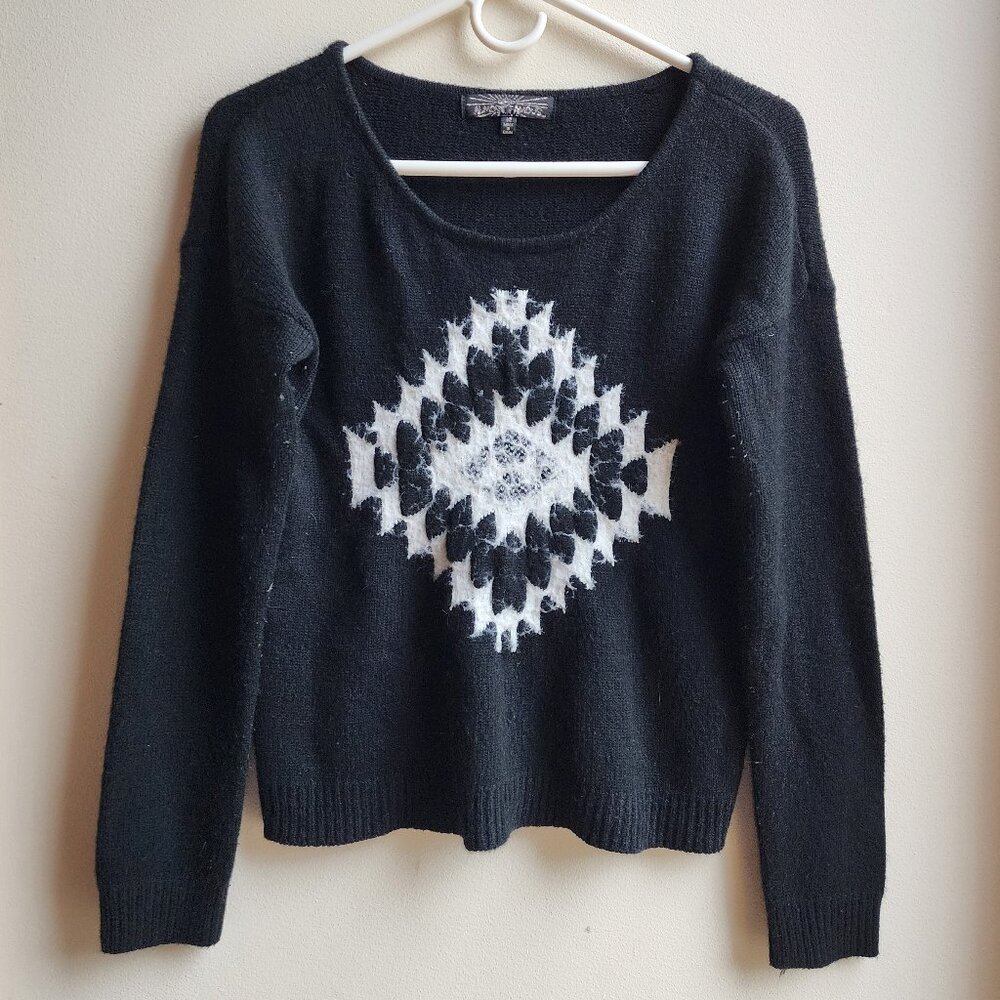 Almost Famous Diamond Graphic Knit Scoop Neck Sweater Size Medium